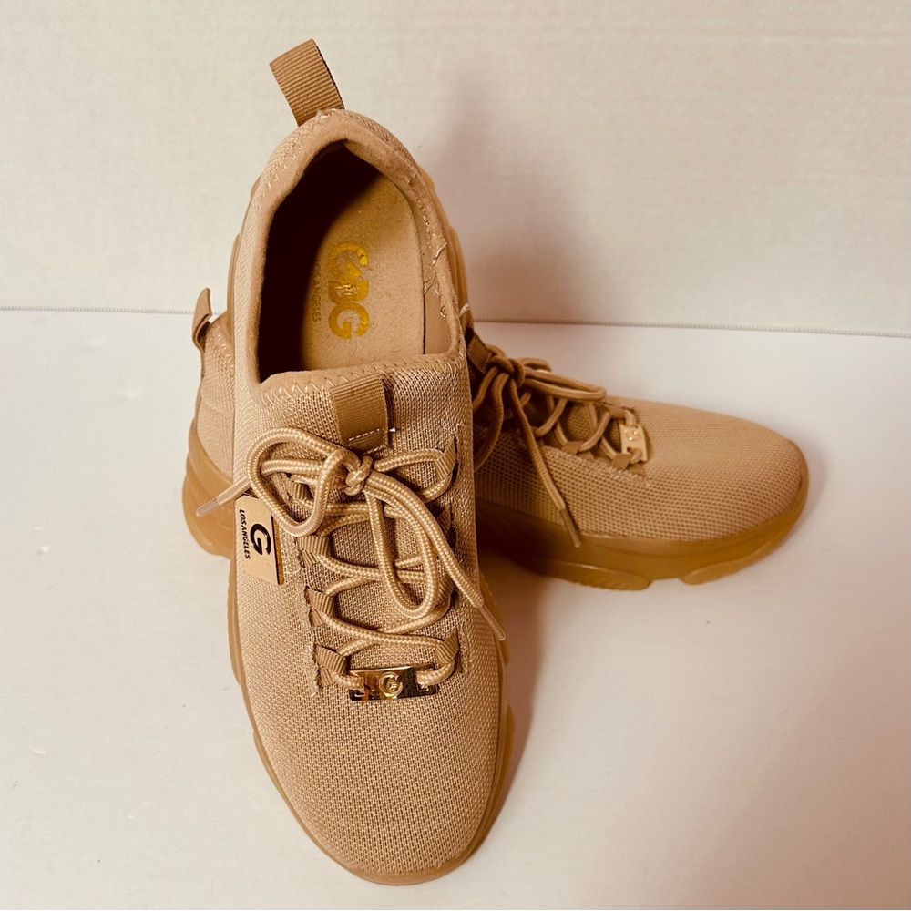 GBG Los Angeles By Guess Slip On Tennis Shoe Women's Size 8 pristine condition